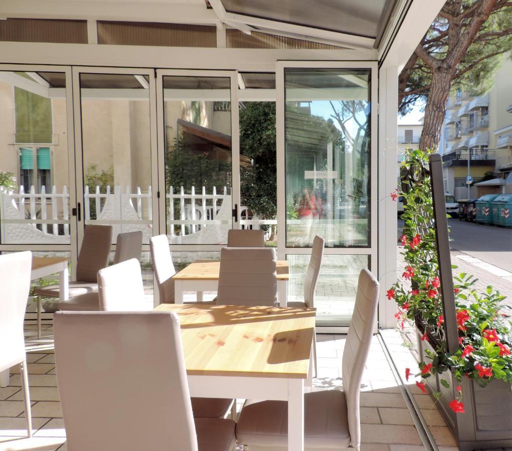 Hotel Saturno Lido di Jesolo Exterior foto
